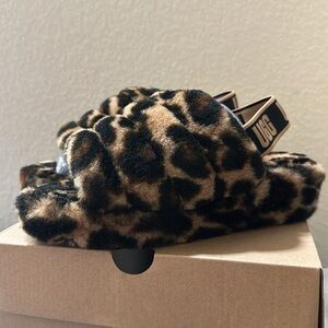 UGG fluffy YEAH slide with back straps, Panther prints